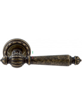 Дверная ручка Extreza "DANIEL" (Даниел) 308 на розетке R02 античная бронза F23