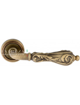 Дверная ручка Extreza "GRETA" (Грета) 302 на розетке R01 матовая бронза F03