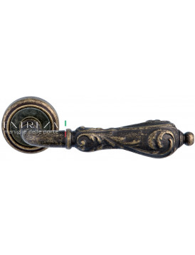 Дверная ручка Extreza "GRETA" (Грета) 302 на розетке R01 античная бронза F23