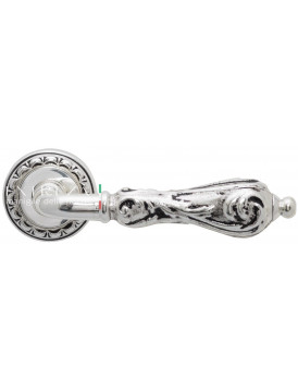 Дверная ручка Extreza "GRETA" (Грета) 302 на розетке R02 натуральное полированное серебро + черный F24