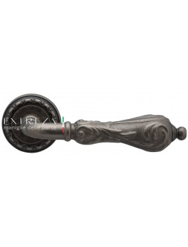 Дверная ручка Extreza "GRETA" (Грета) 302 на розетке R02 античное серебро F45