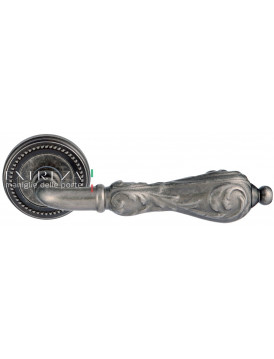 Дверная ручка Extreza "GRETA" (Грета) 302 на розетке R03 античное серебро F45
