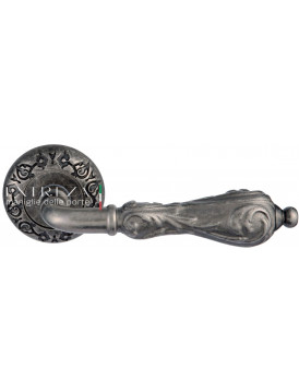 Дверная ручка Extreza "GRETA" (Грета) 302 на розетке R04 античное серебро F45