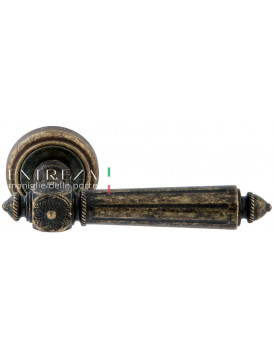 Дверная ручка Extreza "LEON" (Леон) 303 на розетке R01 античная бронза F23