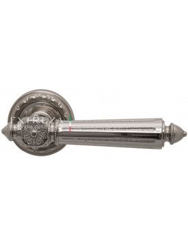 Дверная ручка Extreza "LEON" (Леон) 303 на розетке R02 полированный никель F21