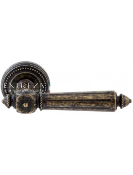 Дверная ручка Extreza "LEON" (Леон) 303 на розетке R03 античная бронза F23