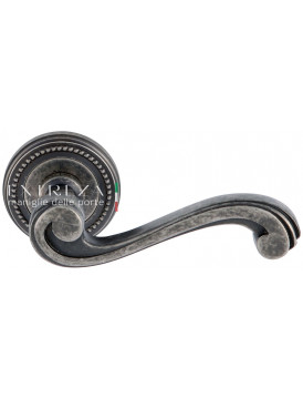 Дверная ручка Extreza "LINA" (Лина) 313 на розетке R03 античное серебро F45