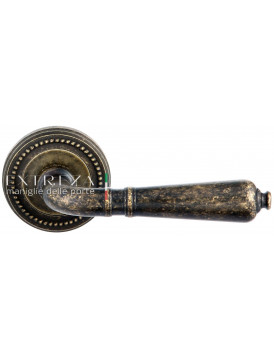 Дверная ручка Extreza "PETRA" (Петра) 304 на розетке R03 античная бронза F23